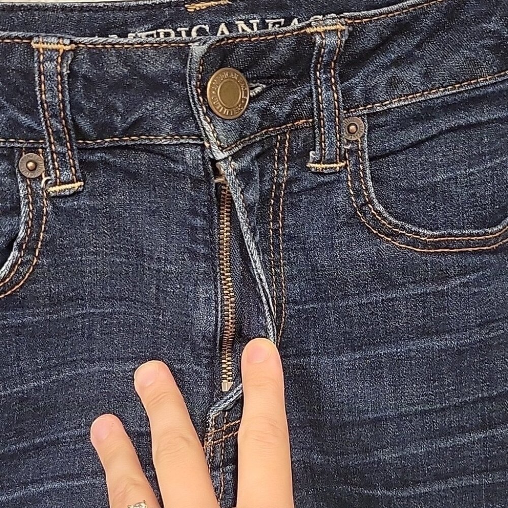 American eagle dark wash super stretch frayed hemline Jean shorts size 6 - Picture 4 of 7